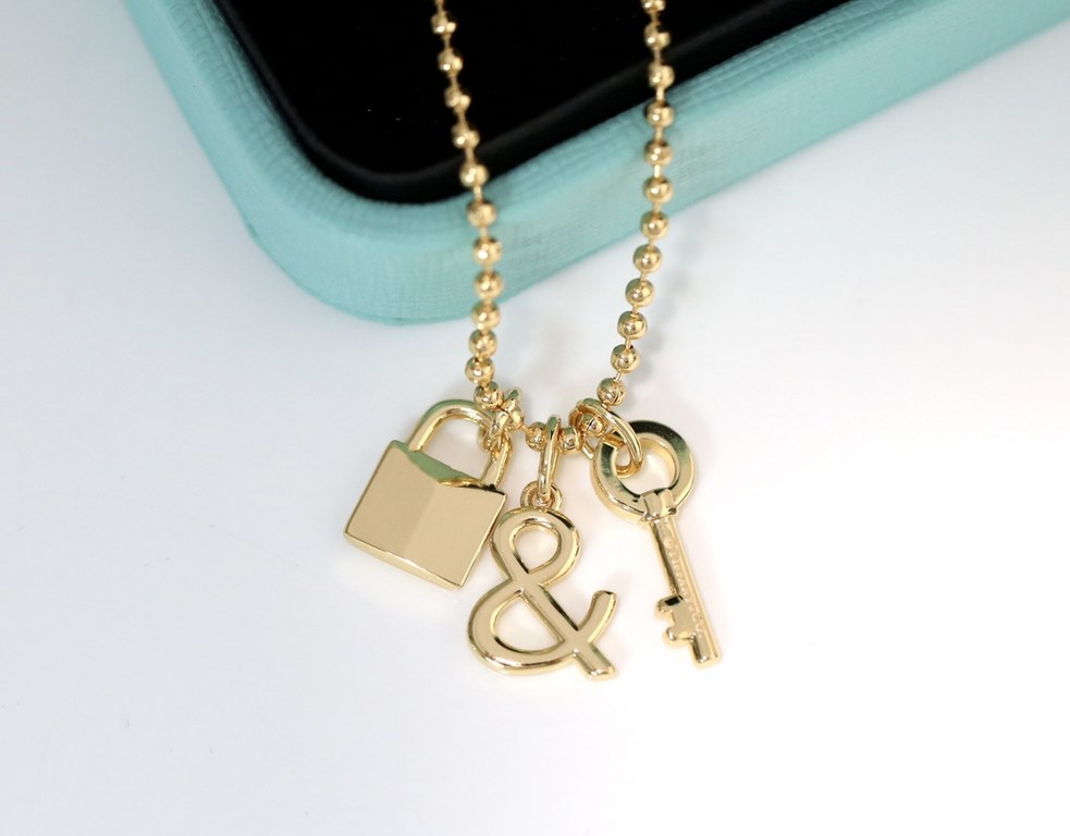 New key   logo necklace is coming   Easy and lively temperament, delicate and gentle, versatile modelsFestive atmosphere feeling super strong  Three colors