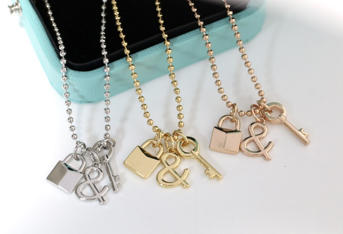 New key   logo necklace is coming   Easy and lively temperament, delicate and gentle, versatile modelsFestive atmosphere feeling super strong  Three colors