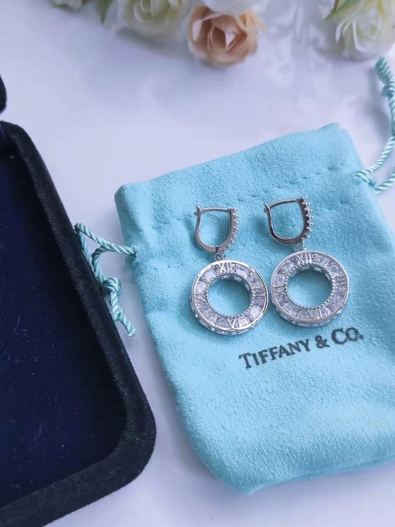 Seiko version of the new V gold material    Tiffany Tiffany elegant letter combination circle earrings earrings   outstanding bold mix and match in the style change to find the true self show models latest products  desi