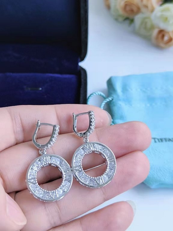 Seiko version of the new V gold material    Tiffany Tiffany elegant letter combination circle earrings earrings   outstanding bold mix and match in the style change to find the true self show models latest products  desi