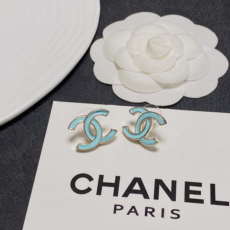 Xiao Xiang CHANEL hot new personalized fashion Tiffany light blue double C earrings purchased on behalf of the level of a one-to-one quality Elegant and generous craftsmanship design is very modification of the face shap