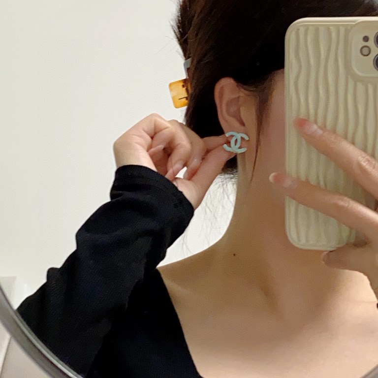 Xiao Xiang CHANEL hot new personalized fashion Tiffany light blue double C earrings purchased on behalf of the level of a one-to-one quality Elegant and generous craftsmanship design is very modification of the face shap