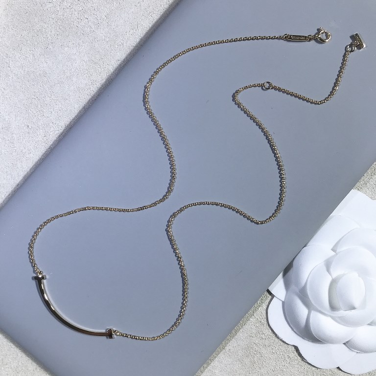 T home medium version smile necklace   light gold version k yellowThe whole piece, including the tail hanging small T are CNC lathe carved molding, the main piece of the overall super three-dimensional lines straight and