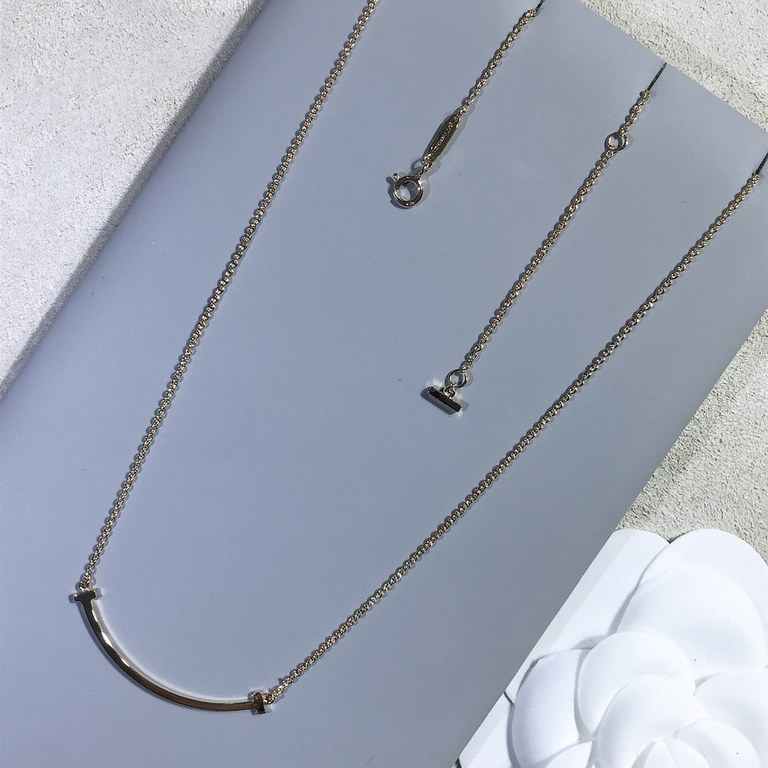 T home medium version smile necklace   light gold version k yellowThe whole piece, including the tail hanging small T are CNC lathe carved molding, the main piece of the overall super three-dimensional lines straight and