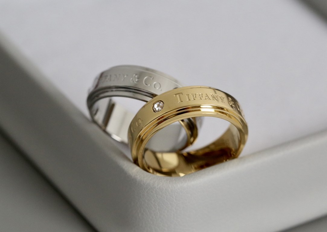 t family new fake double logo ring  Two small diamonds are super cute  Delicate and fashionable