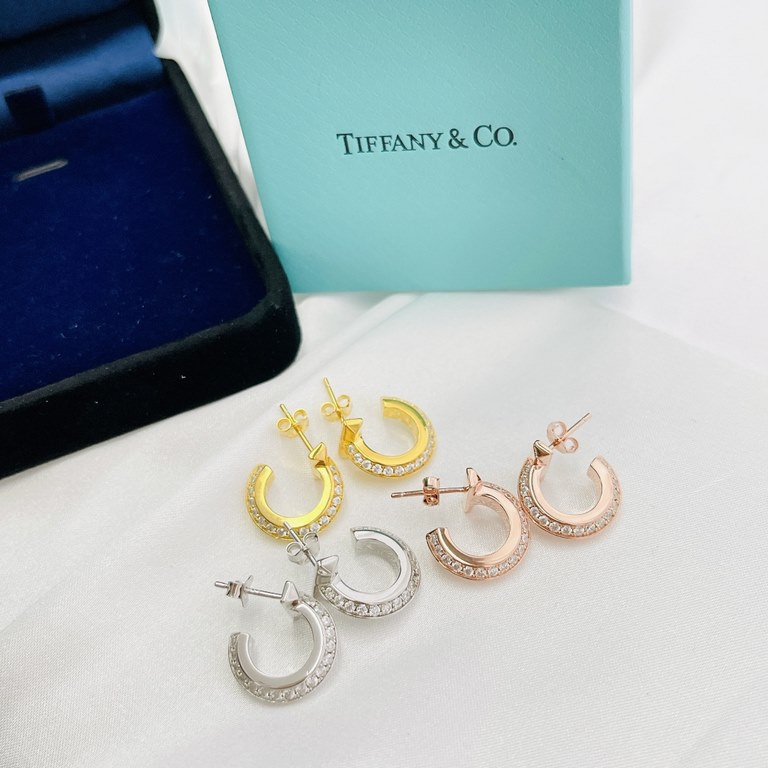 B806   Tiffany tiff T1 series 22 years of the latest models Single T half diamond earrings Exclusive high-end custom Goddess of the same models Designed to highlight the exquisite elegance, low-key bloom confidence Very 