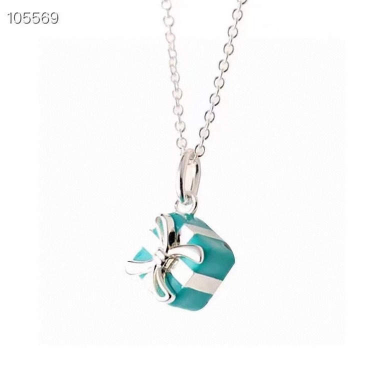 tiffany tiffany official gift box pendant      a very special necklace! It looks super pretty on        !