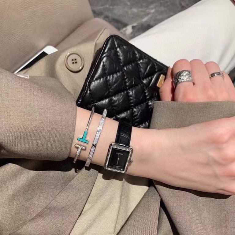 [Tiffany Blue Double T Bracelet with Diamonds] Premium Finished Version T Square Platinum Braceletby TiffanySet with High Carbon DiamondsThe T Square bracelet has a more striking and bold silhouette, with two different s