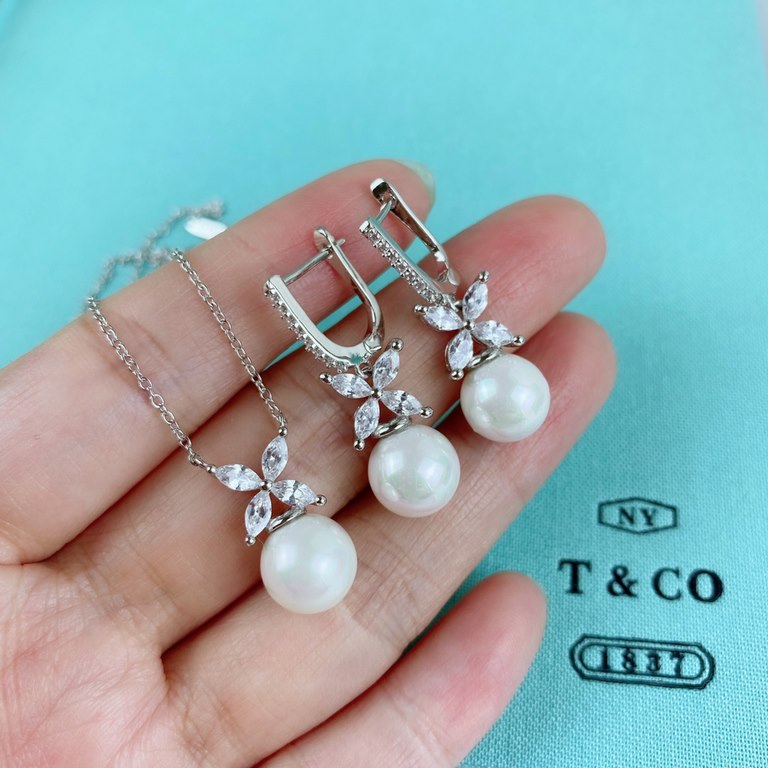 9 2  5  Crafted Tiffany Natural Pearl Horse Eye Earrings Elegant Collection!8mm Japanese akoya saltwater pearl, round, flawless, aurora borealis! In stock. Premium version Great gift for Chinese New Year. Natural pearls 