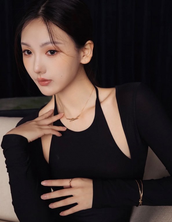 [Seiko Version] The Tiffany Necklace Knot Collection is inspired by the knot, which is atmospheric and simple, as well as particularly interesting. Knots are known to symbolize toughness, perseverance and resilience, and