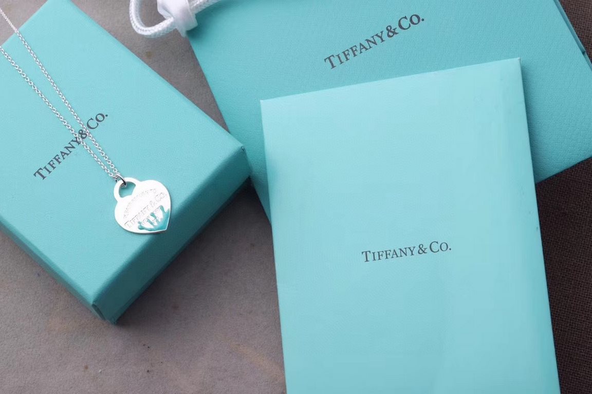 l   Tiffany Heart  Tiffany Tiffany Peach Heart Pressed Oil Green Necklace The original 11 revision, TF new wordmark, and the original is exactly the same, the details of the actual shot. Couples  girlfriends traveling ou