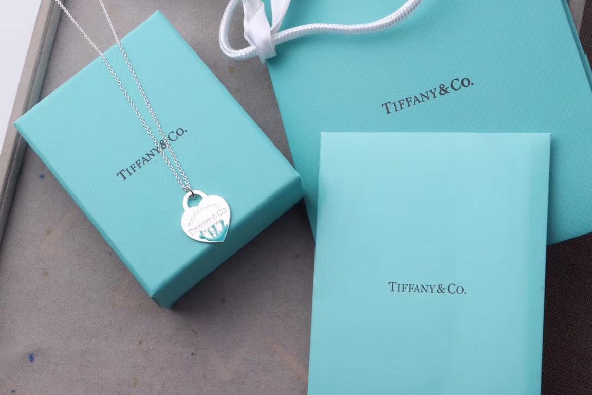 l   Tiffany Heart  Tiffany Tiffany Peach Heart Pressed Oil Green Necklace The original 11 revision, TF new wordmark, and the original is exactly the same, the details of the actual shot. Couples  girlfriends traveling ou