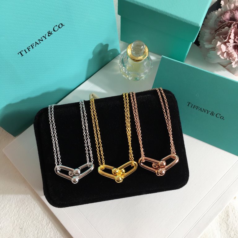 Tiffany Tiffany's classic elegance of extraordinary bold mix and match in the style change to discover the true self show models latest products design, workmanship, details, all in place, must need such a beautiful embe