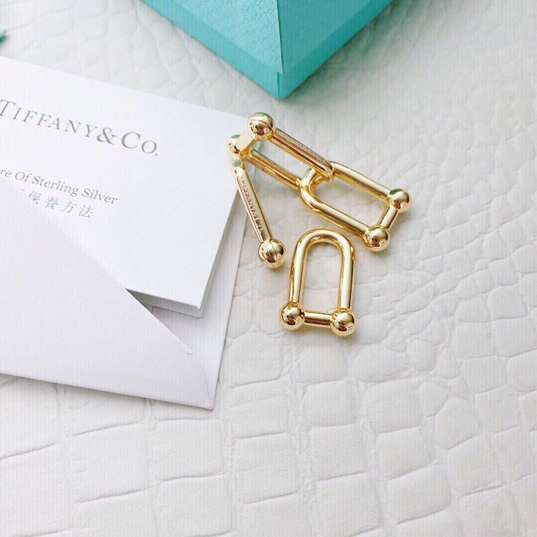 Tiffany personalized earrings can be disassembled, make a single simply do not like too much, but also fashionable, atmospheric, generous, the same models of Netroots, super beautiful, full of personality, celebrity temp