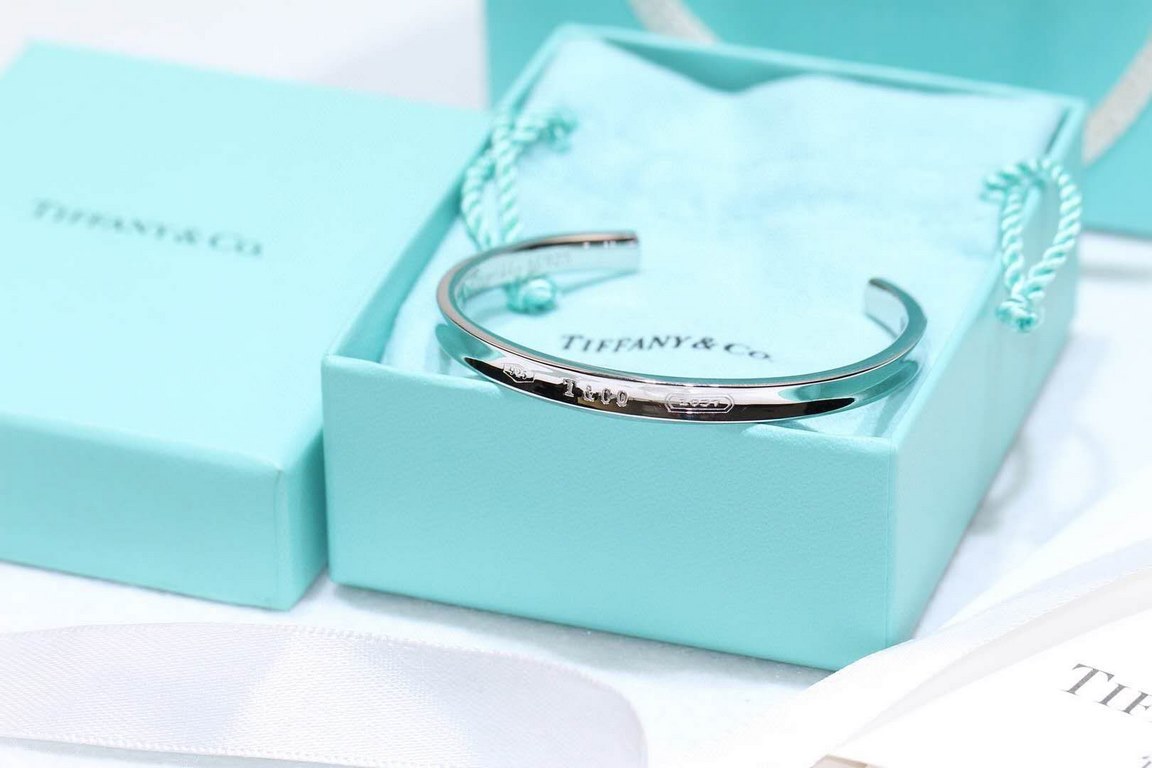 Tiffany Bracelet Counter Original Starting Edition Tiffany Tiffany@Co 1837 Collection Engraved with the year of Tiffany's founding, the Tiffany@Co 1837 Collection is perfectly interpreted with smooth curves and contours.