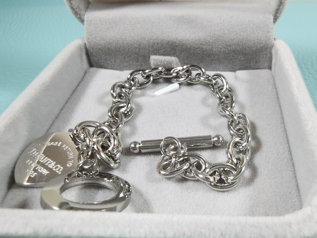 Tiffany Heart Bracelet   Chunky Chain Tiffany Tiffany Needle Clasp Chunky Bracelet [Own Physical  ] Detailed real shot. Couples  girlfriends travel out of home to take pictures   show love to identify the true feelings o