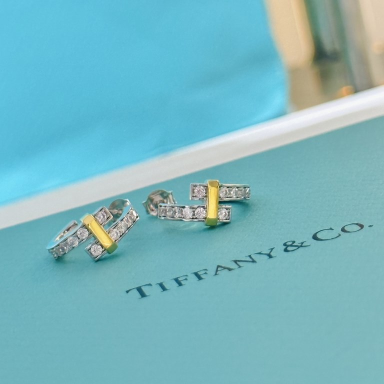 C295  Tiffany   models Tiffany 23C new row diamonds two-tone earrings simple atmosphere versatile does not fade and not allergic to the body of S925 sterling silver material plating thick gold fashionable but not fashion