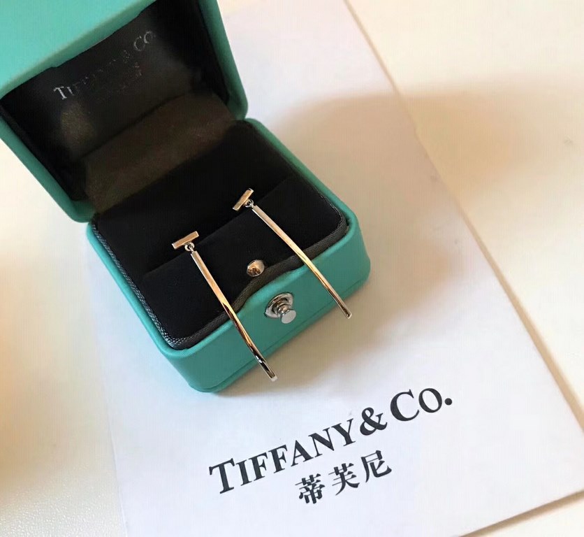 Tiff   Tiffany T-Series smiley   smooth line t word earrings geometric shape personalized simple counter one-to-one custom selection of Germany imported s925 sterling silver simple atmosphere   white gold rose gold