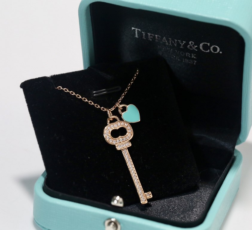 t home new key love heart    necklace with diamonds  Exquisite and delicate, do not need to say more, look at the picture you can see every detail and style!The effect on the body is absolutely beautiful, come to pick