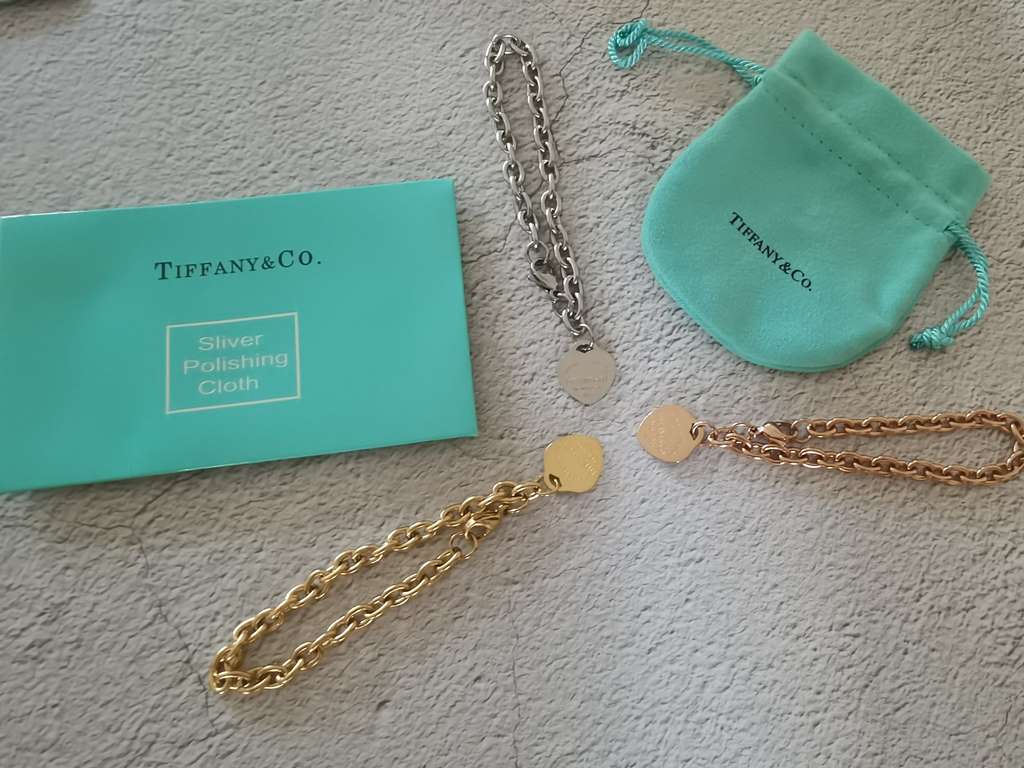 Tiffany  Tiffany heart tag bracelet Tiffany hot models [color] unique design simple and generous  really give strength to give strength to give strength, three colors to choose from,     different places different everyw