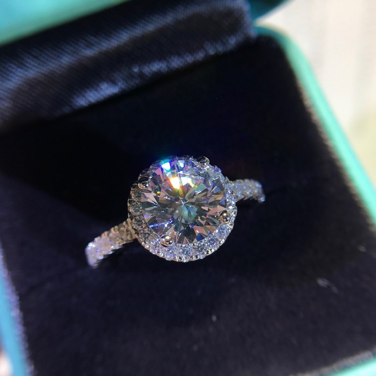 Silver Price Rise Tiffany Large Round Diamond Ring   Superb Sale [Shy] [Shy] [Shy] [Shy] [Shy] [Shy] Size 678            What you see is what you get!  Very translucent diamonds, super high simulation      through the bo