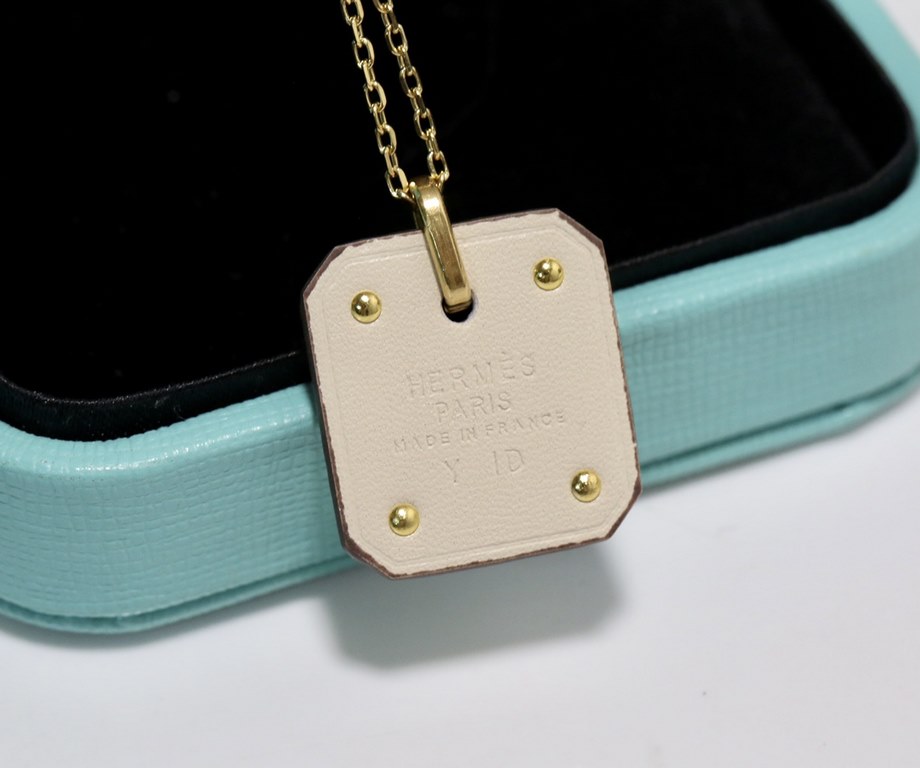 t family new small square   necklace is here!Add a little more fashion elements, do not be too beautiful Oh, like cool you quickly come to pick  Three colors