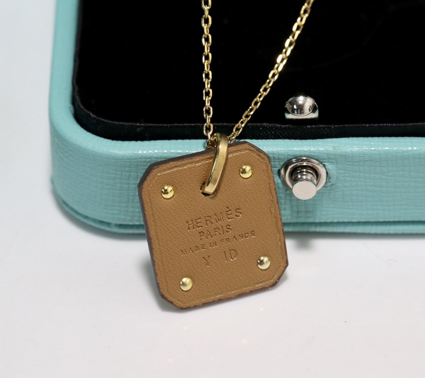 t family new small square   necklace is here!Add a little more fashion elements, do not be too beautiful Oh, like cool you quickly come to pick  Three colors