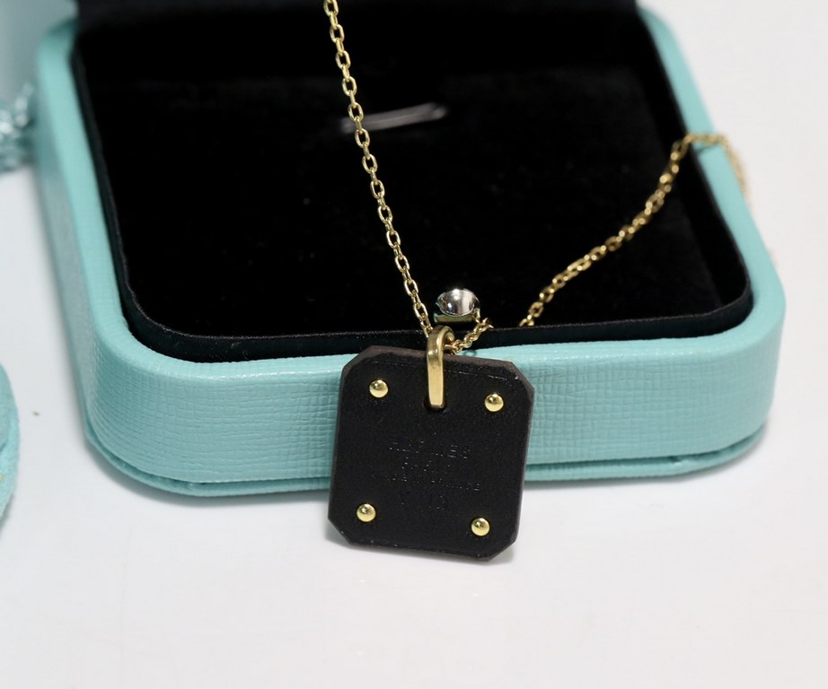 t family new small square   necklace is here!Add a little more fashion elements, do not be too beautiful Oh, like cool you quickly come to pick  Three colors