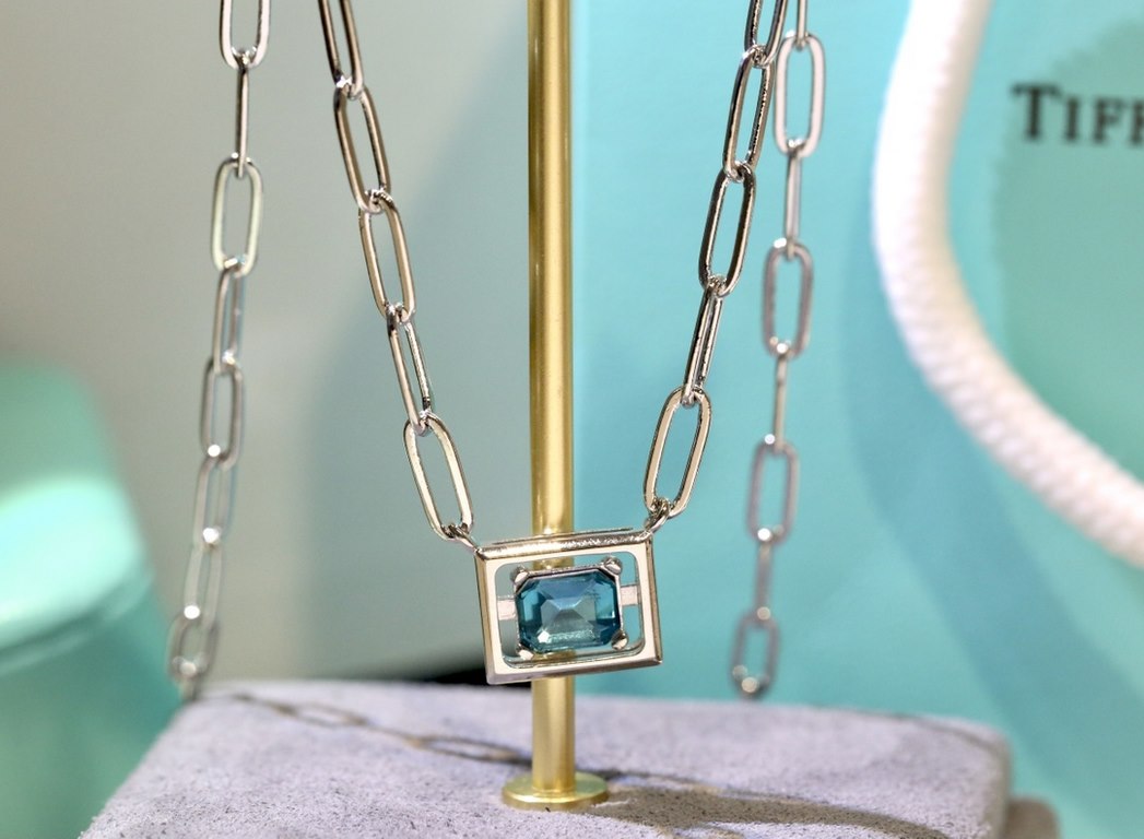 t family new lucky little square necklace  Small and delicate Sparkling Every little diamond   is especially delicate  Three colors Qi