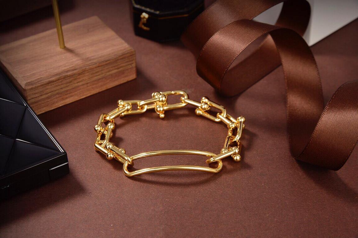 Tiffany Tiffany Joint Bracelet The big red bloggers TiffanyHardWear hot open U joint chain ring series Wrap series It seems simple, but actually need nine hundred and ninety-one crafts to chain ring from big to small in 