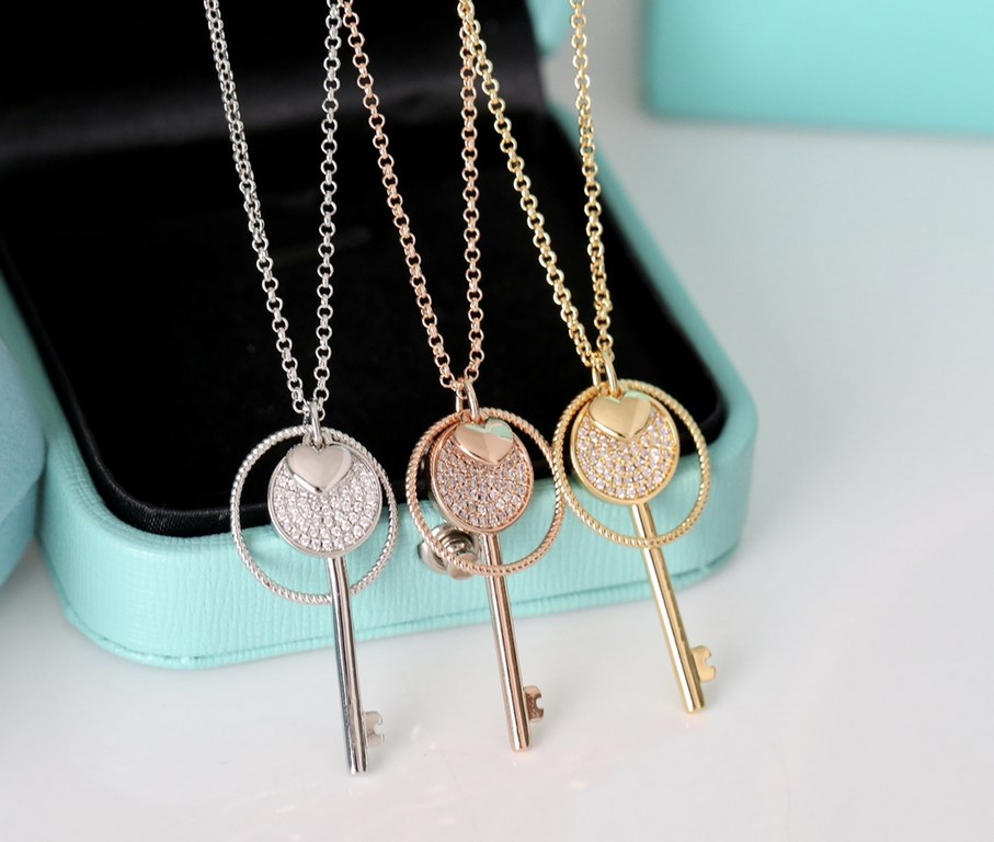 t family new key   necklaceSmall and delicate Sparkling Each little diamond   is especially delicate  Three colors Qi