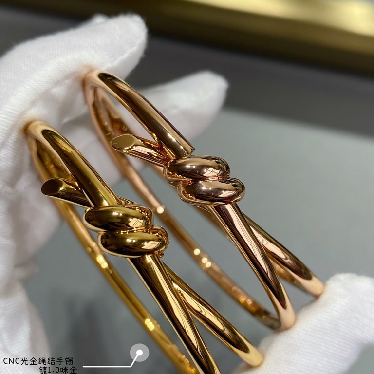 V gold material . ZP open version, Tiffany CNC light gold rope knot bracelet   intertwined ends, a powerful symbol of emotional connection. Elegant temperament models, cost-effective super high The highest version on the