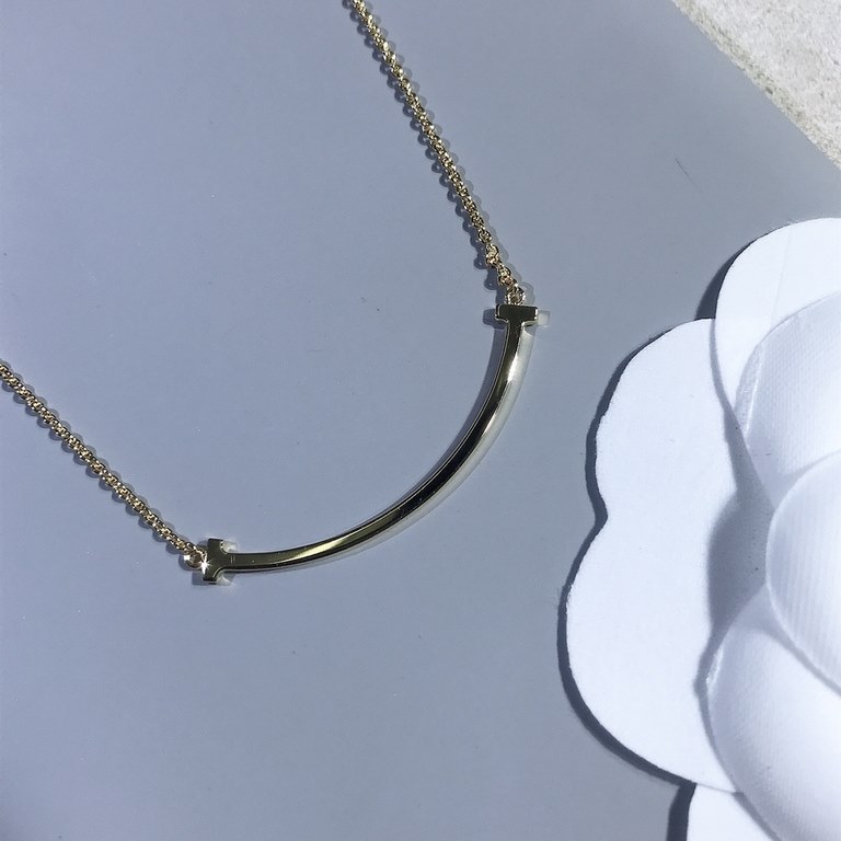 T home medium version smile necklace   light gold version k yellowThe whole piece, including the tail hanging small T are CNC lathe carved molding, the main piece of the overall super three-dimensional lines straight and