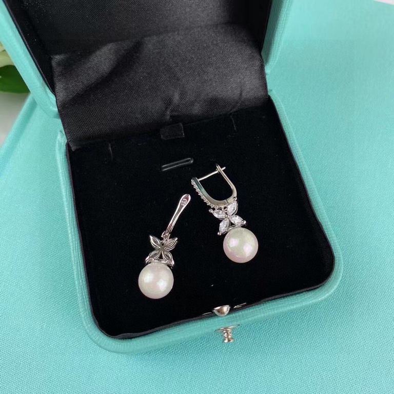 Fine craftsmanship Tiffany natural pearl horse eye earrings Elegant collection! 8mm Japanese akoya sea water pearl, round, flawless, aurora borealis! In stock. Premium version Great gift for Chinese New Year. Natural pea