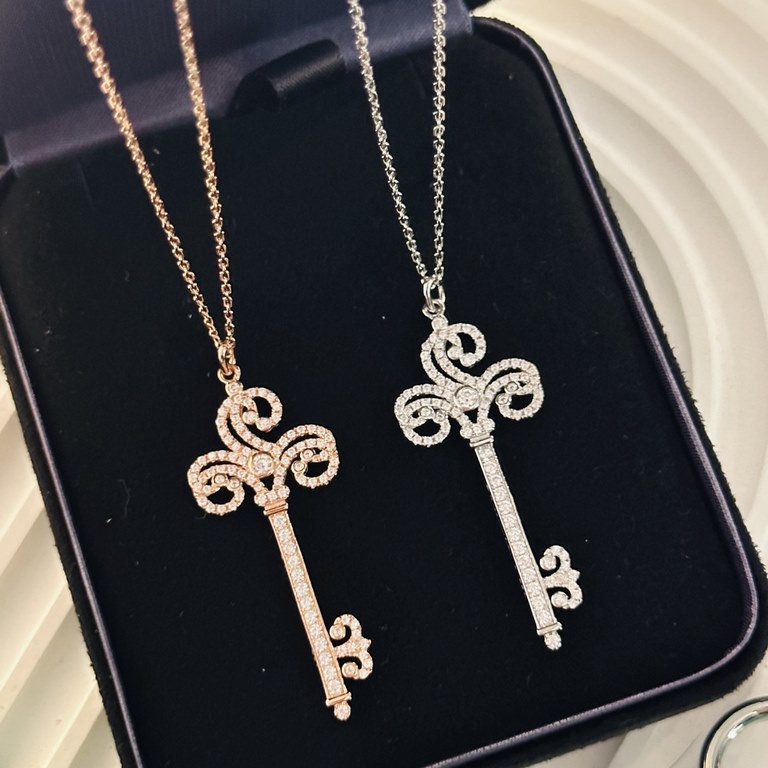 C302   Tiff Tiffany Classic Heart Crown Key Necklace High-end 925 micro-set in sterling silver Silver color is very recommended to get in the summer   It looks good on the body The length can be adjusted and it goes with