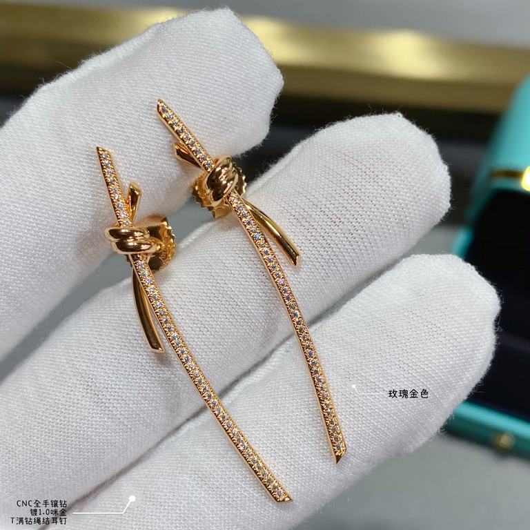 V gold material . ZP open version, Tiffany CNC hand-set diamonds Full diamonds rope knot earrings   The intertwined ends are a powerful symbol of emotional connection. Elegant temperament models, cost-effective super hig