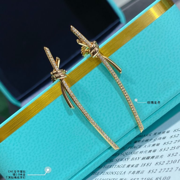 V gold material . ZP open version, Tiffany CNC hand-set diamonds Full diamonds rope knot earrings   The intertwined ends are a powerful symbol of emotional connection. Elegant temperament models, cost-effective super hig