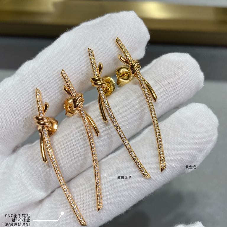 V gold material . ZP open version, Tiffany CNC hand-set diamonds Full diamonds rope knot earrings   The intertwined ends are a powerful symbol of emotional connection. Elegant temperament models, cost-effective super hig