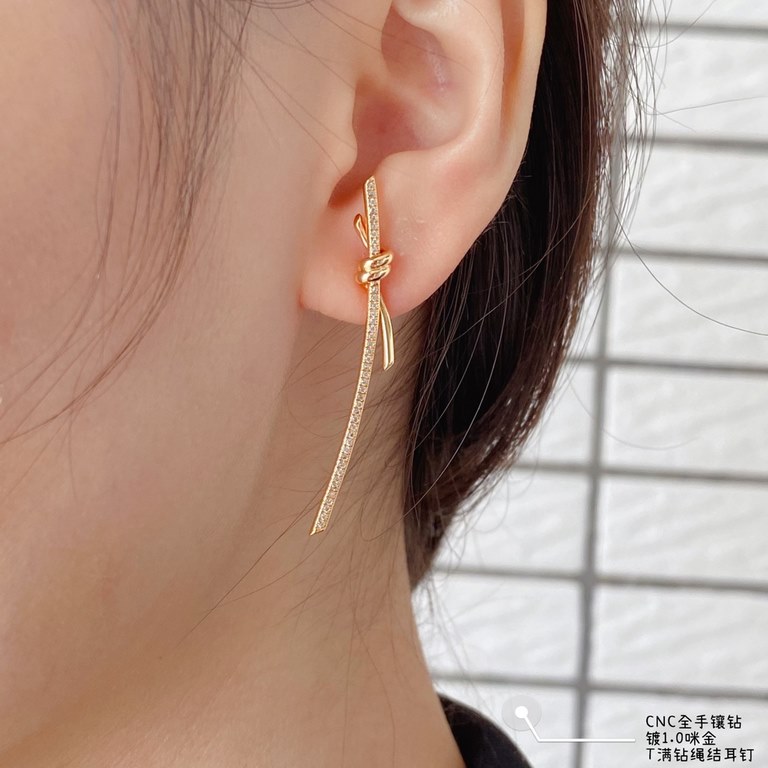 V gold material . ZP open version, Tiffany CNC hand-set diamonds Full diamonds rope knot earrings   The intertwined ends are a powerful symbol of emotional connection. Elegant temperament models, cost-effective super hig