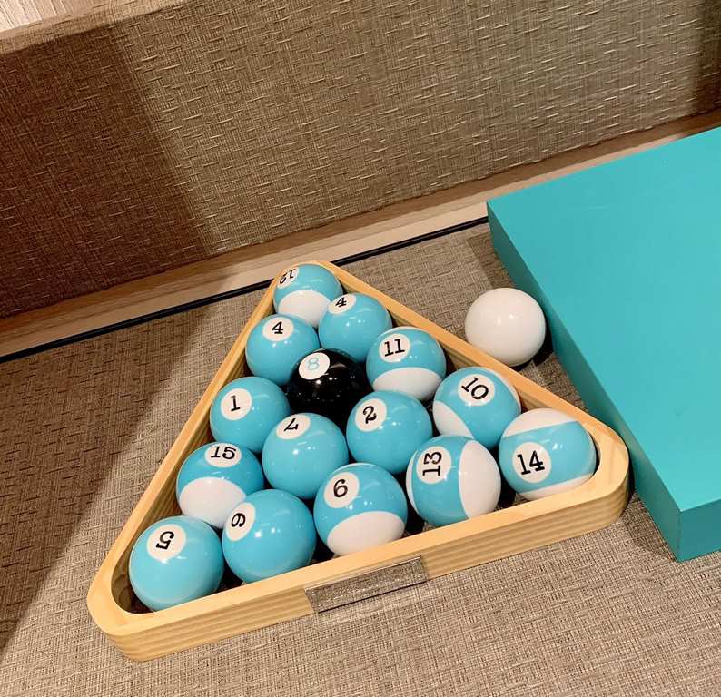 Tiffany Pool   Combo Gift Set CounterfeitThis crossover is really beyond our imagination, it's not just a girl's blue color, the great Tiffany is going to dye the world Tiffany blue