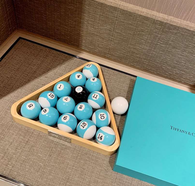 Tiffany Pool   Combo Gift Set CounterfeitThis crossover is really beyond our imagination, it's not just a girl's blue color, the great Tiffany is going to dye the world Tiffany blue