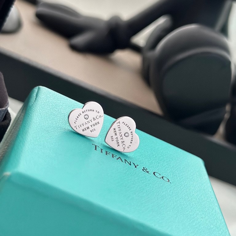 Tiffany Tiffany 22 Years New Classic Heart Solitaire Stud Earrings Exclusive one-to-one customization Symbolizing the civilization of classic elements Original ag925 sterling silver Guaranteed highest version on the mark