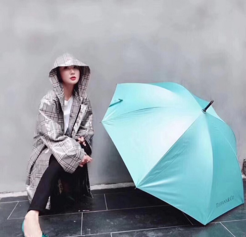 Tiffany Tiffany with high-grade original packaging     Hot star models Fully automatic one button to open Elegant solid wood handle Luxurious and comfortable Grip superb Alkaline-free fiber umbrella bone has a large angl