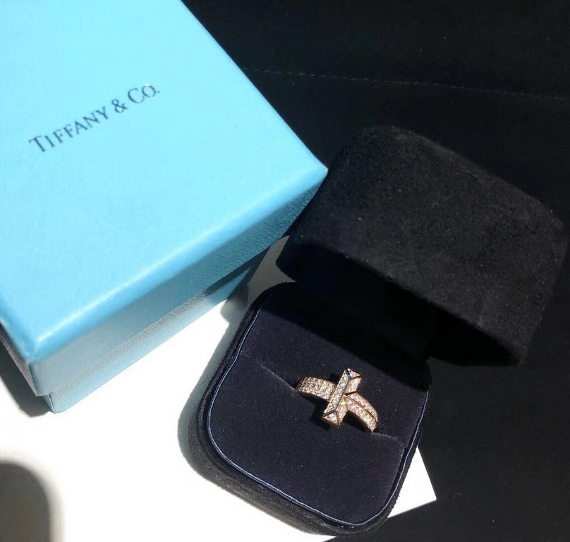 Tiffany tiff T1 Series Newest Ring Exclusive High-end Customization Yang Mi Goddess Same Model The design highlights the exquisite elegance, low-key bloom confidence Very delicate and eye-catching. Original material 925 