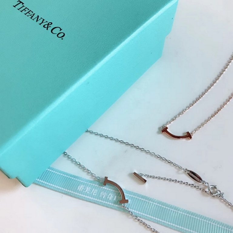 Tiffany Tiffany Mini Smile Necklace Selected German imported S925 sterling silver material plated with 18k gold Classic but not outdated Handmade must-have at white price Rose goldplatinum Two colors available 060090