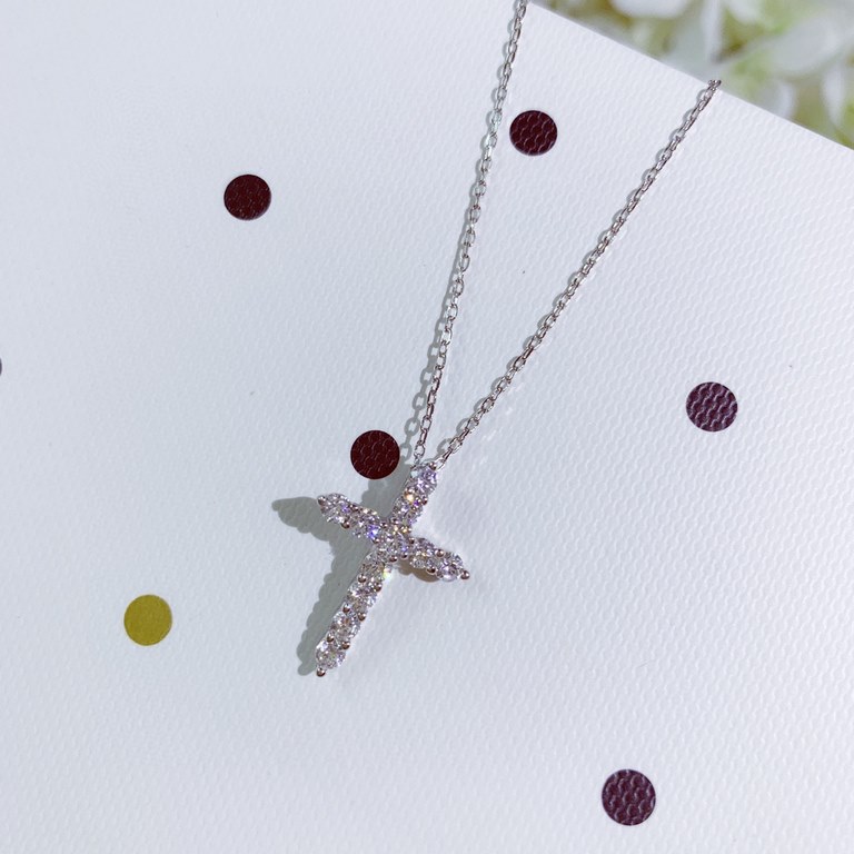 T Family Tiffany   Cross   Necklace  Using the highest version of imported high-carbon diamonds on the market  Brilliant color, brilliant as a star Like a beacon of light guiding people to optimism and hope  The sparkle 