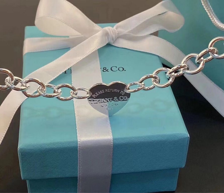 Foreign trade hot Tiffany single peach heart  925 silver heart charm bracelet series inspired by a design in 1969, the classic logo perfectly interprets Tiffany's extraordinary, bracelet style is elegant and extraordinar