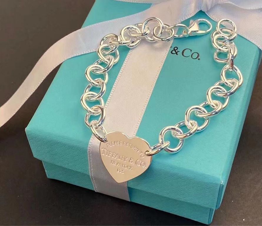 Foreign trade hot Tiffany single peach heart  925 silver heart charm bracelet series inspired by a design in 1969, the classic logo perfectly interprets Tiffany's extraordinary, bracelet style is elegant and extraordinar