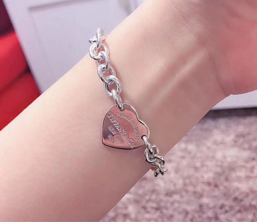 Foreign trade hot Tiffany single peach heart  925 silver heart charm bracelet series inspired by a design in 1969, the classic logo perfectly interprets Tiffany's extraordinary, bracelet style is elegant and extraordinar