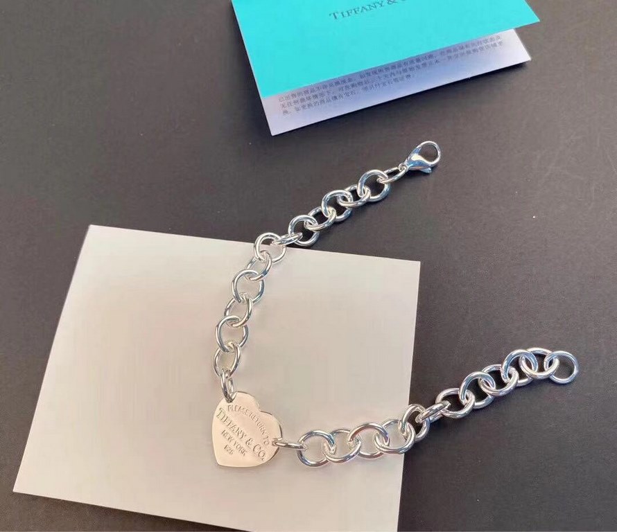 Foreign trade hot Tiffany single peach heart  925 silver heart charm bracelet series inspired by a design in 1969, the classic logo perfectly interprets Tiffany's extraordinary, bracelet style is elegant and extraordinar